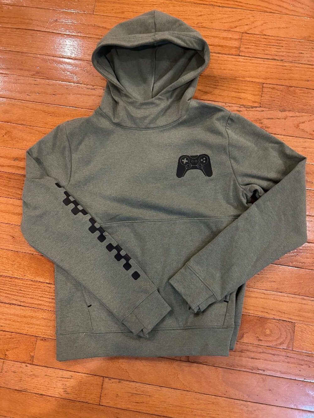 Boys Medium 10/12 Gamer Hoodie in Green NWT